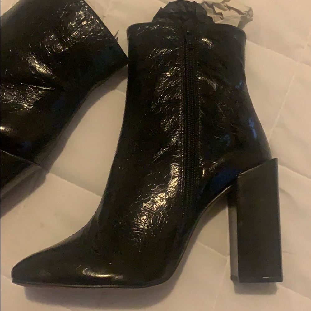 L’intervalle square toed booties!